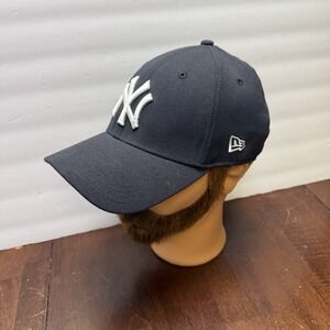 New Era 39THIRTY New York Yankees MLB Cap Fitted  Hat Size M/L Embroidered‎ Logo